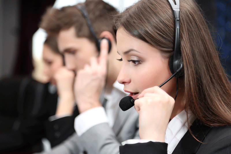 woman-in-call-center